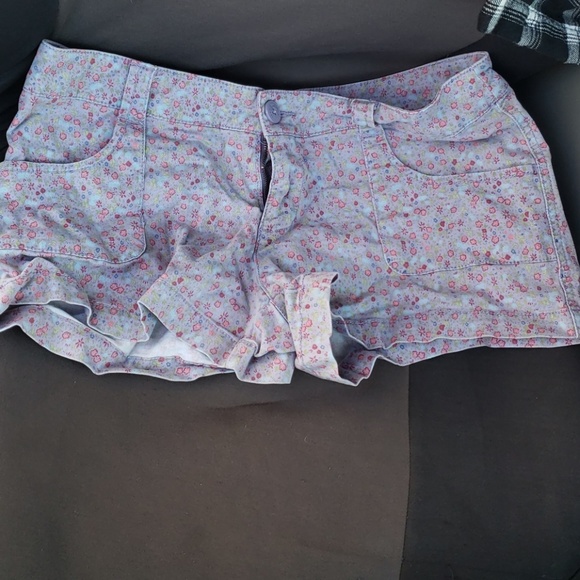 Floral Jean shorts - Picture 1 of 5